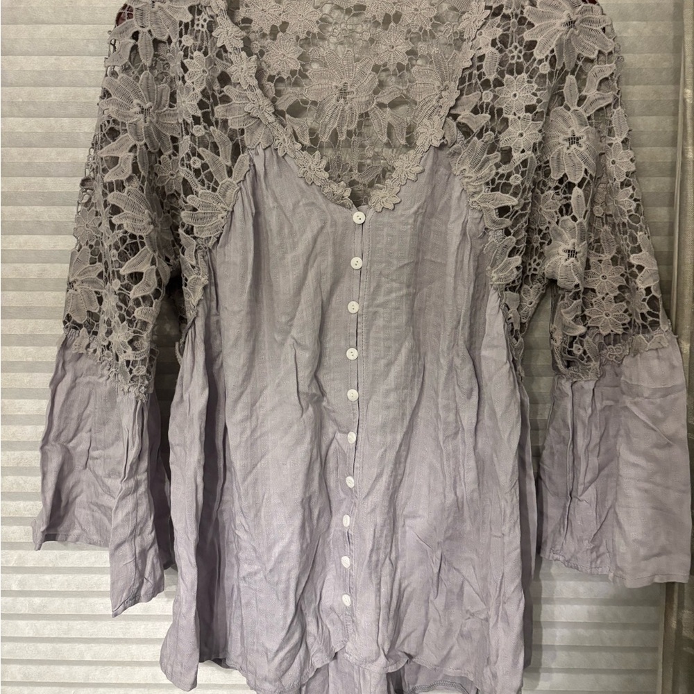Lavender Tribe Lace Sleeve Button-Up Blouse - Light Gray size large - Picture 3 of 4